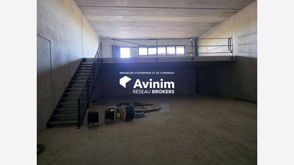 Local d'activité de 256,11 m² - 6 min Sud Ouest M