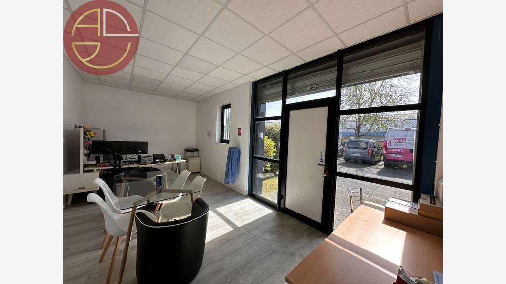 Location local d'activités 112m² à Montrabé