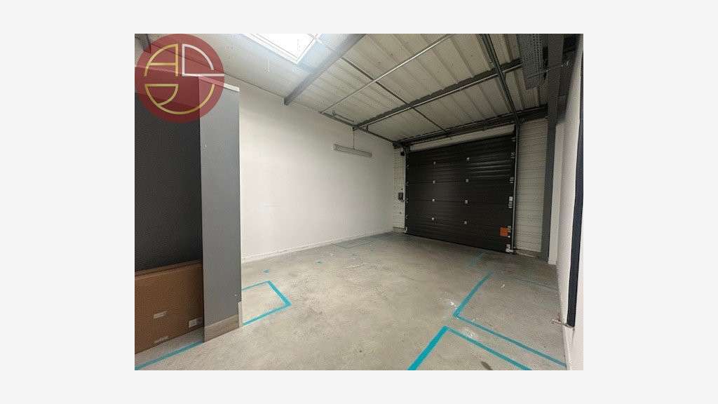 A louer entrepôt bon standing 224m² à Montrabé
