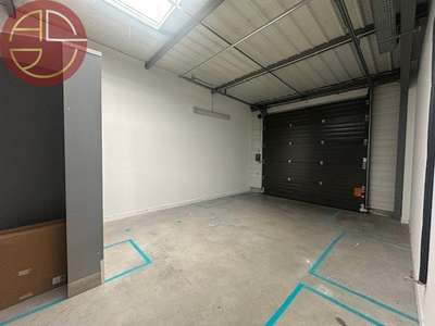 A louer entrepôt bon standing 224m² à Montrabé