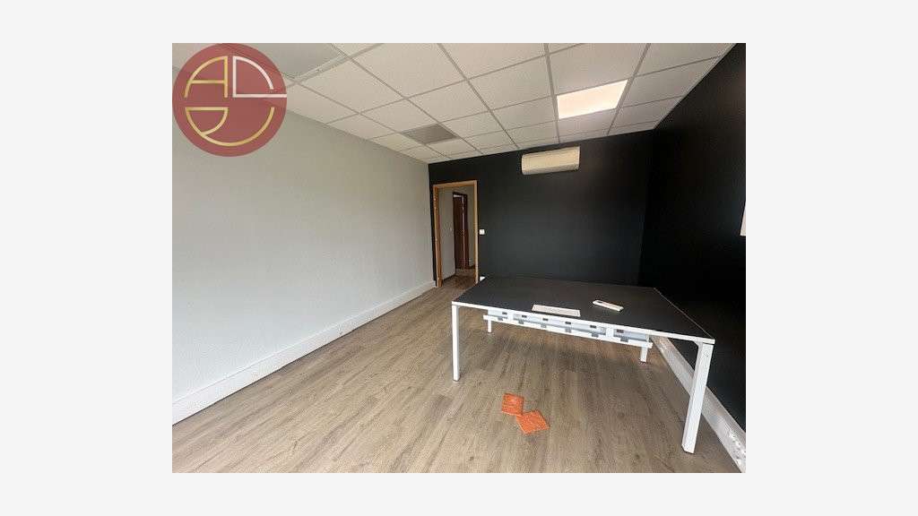 A louer entrepôt bon standing 224m² à Montrabé