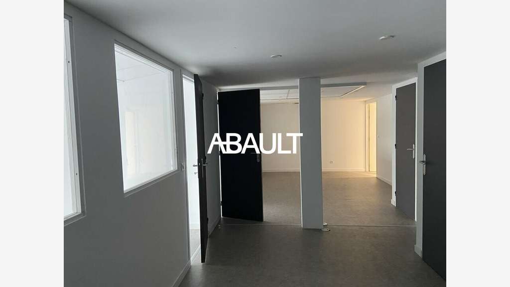 A louer local de 220m² accès facilité à Montrabé