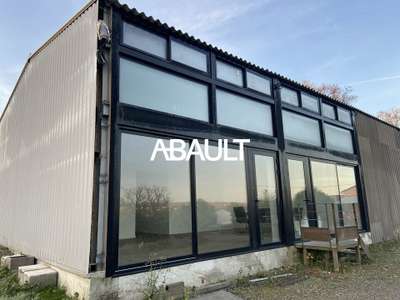 A louer local de 220m² accès facilité à Montrabé