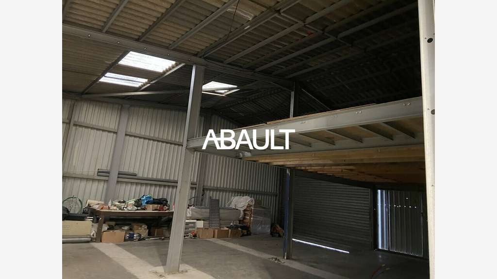 A louer local de 220m² accès facilité à Montrabé