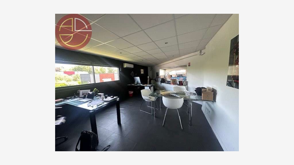 A louer entrepôt 1100m² sur 2000m² à Montrabé