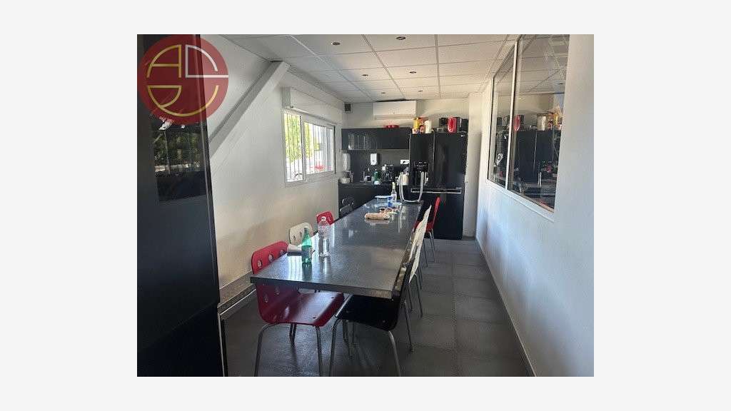 A louer entrepôt 1100m² sur 2000m² à Montrabé