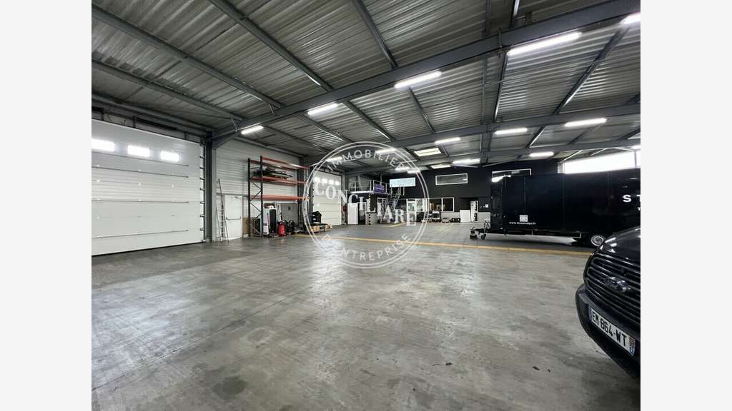 A louer entrepôt + bureaux 1100m² sect Saint Jean
