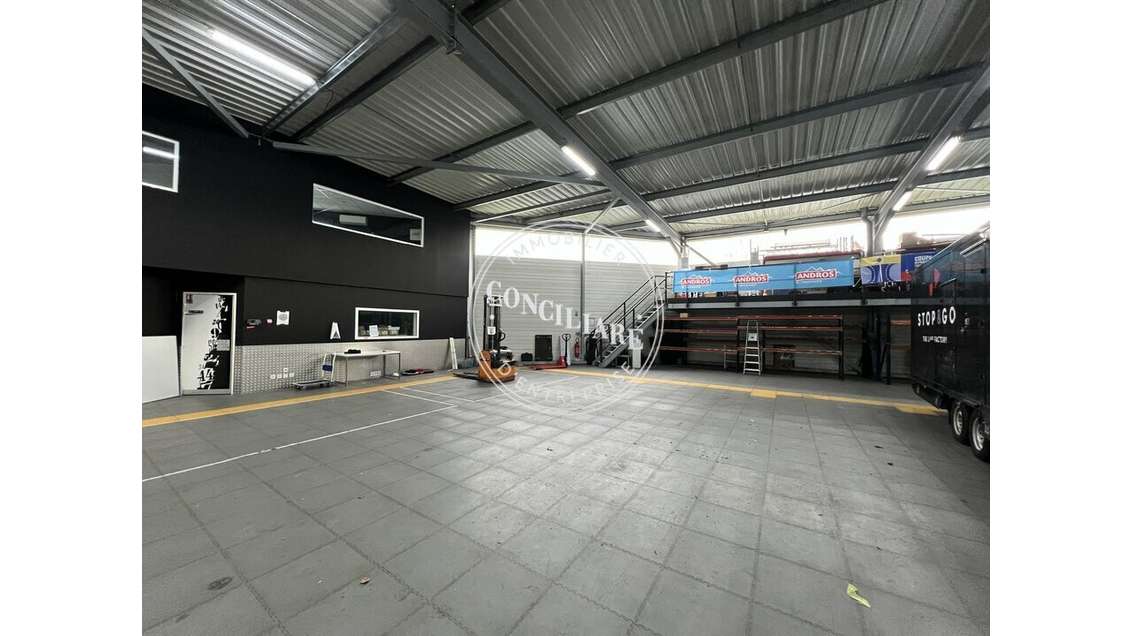 A louer entrepôt + bureaux 1100m² sect Saint Jean