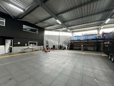 A louer entrepôt + bureaux 1100m² sect Saint Jean