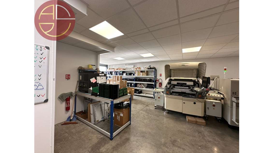 Location local d'activité de 396m² à Montrabé