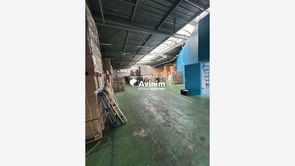 Entrepôt 871m² à louer à Montreuil