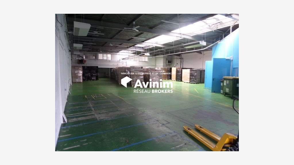 Entrepôt 871m² à louer à Montreuil