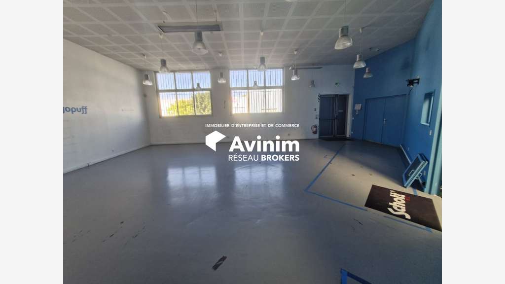 A louer local d'activité mixte 871m² à Montreuil