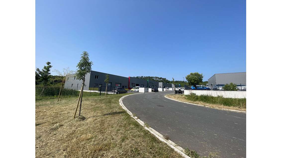 Entrepôt 268m² à louer à Montussan sortie n°4 N89