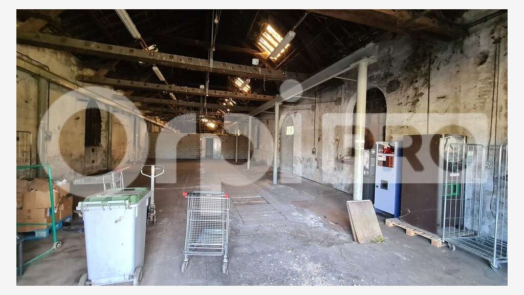 À louer entrepôt de 400m² à Montvicq