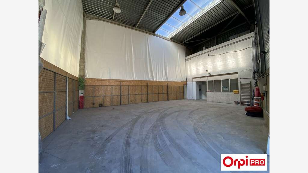A louer local d'activités 120m² en ZA à Morangis