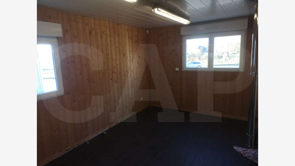 A louer local 354m² bord axe de passage Locminé