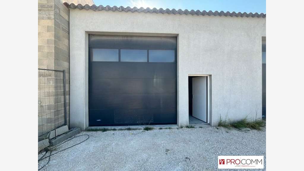 Loue local d'activité 95m² à Morières-lès-Avignon
