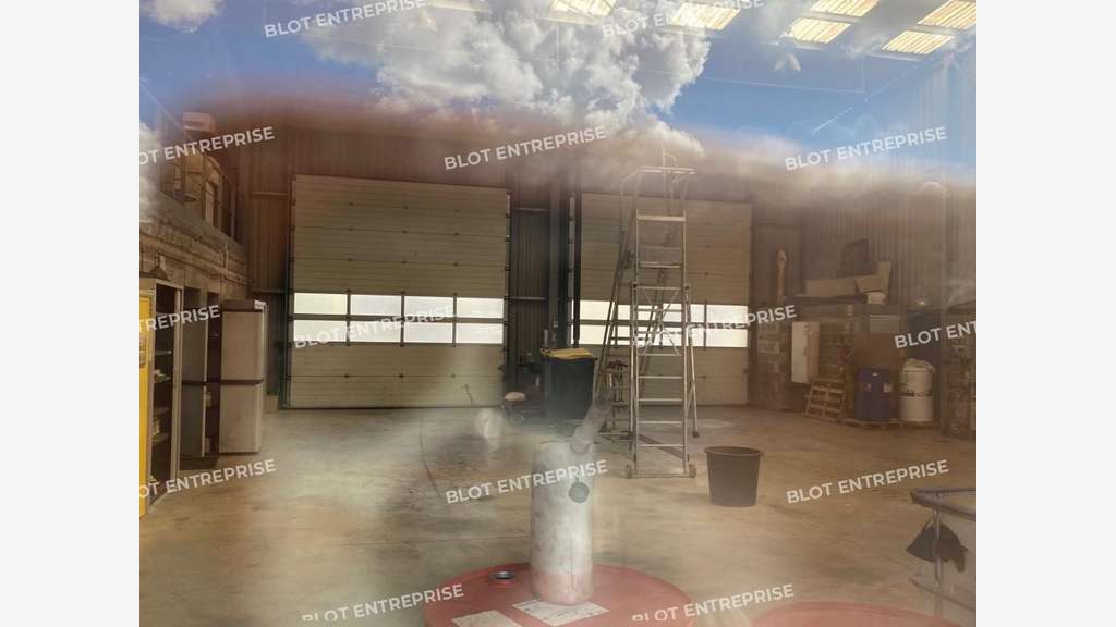 Loue locaux d'activités 285m² et terrain à Morlaix