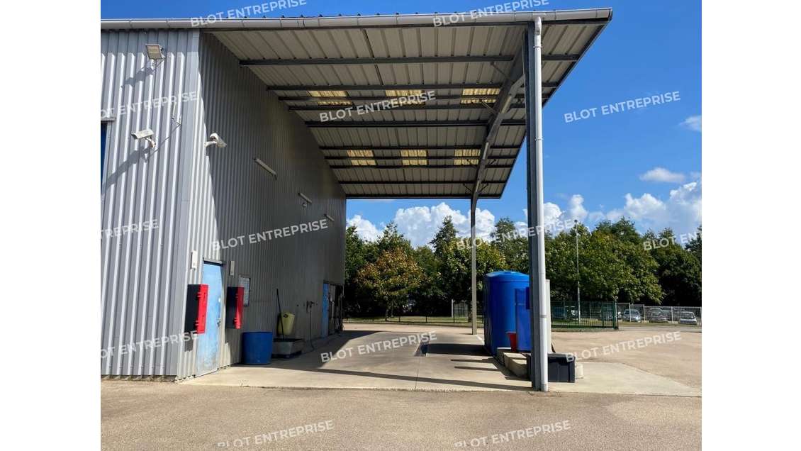 Loue locaux d'activités 285m² et terrain à Morlaix
