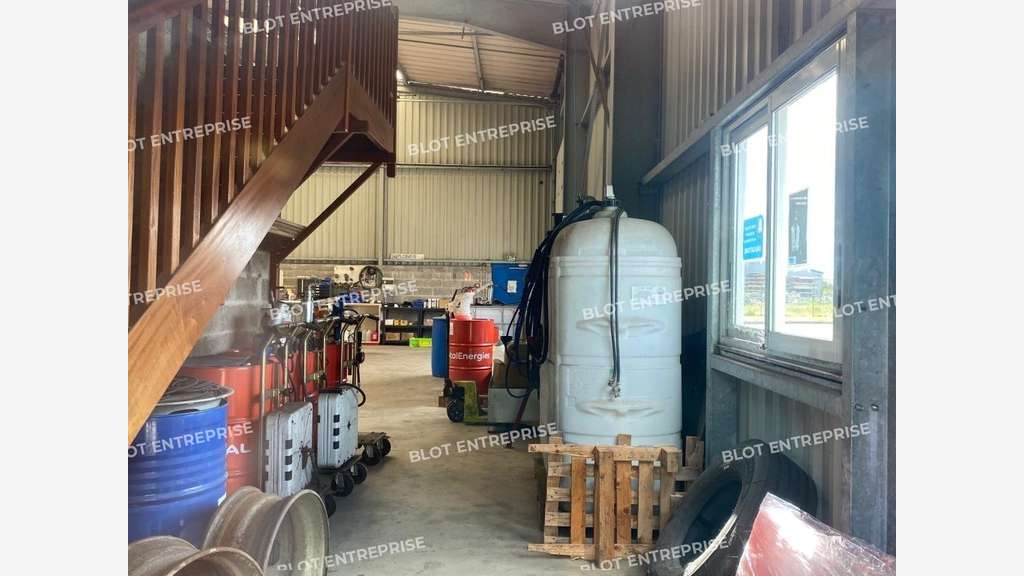 Loue locaux d'activités 285m² et terrain à Morlaix