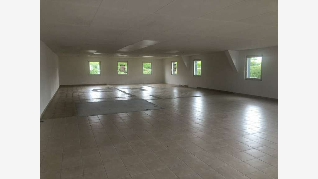 Location bureaux 170m² brut de béton à Morlaix