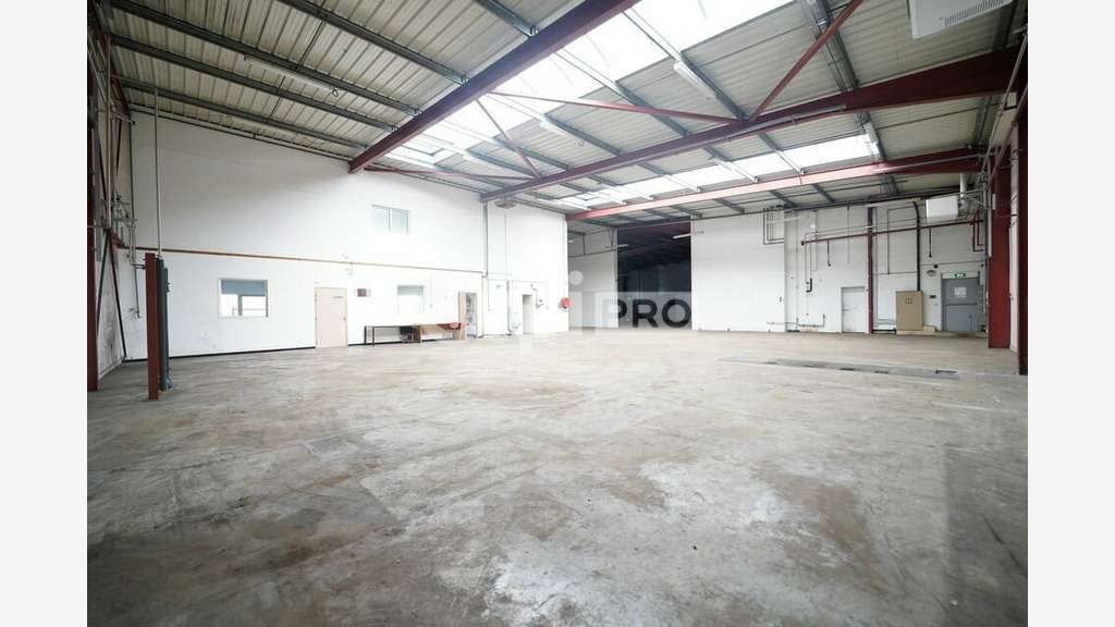 A louer local d'activité 880m² bien situé Mornant