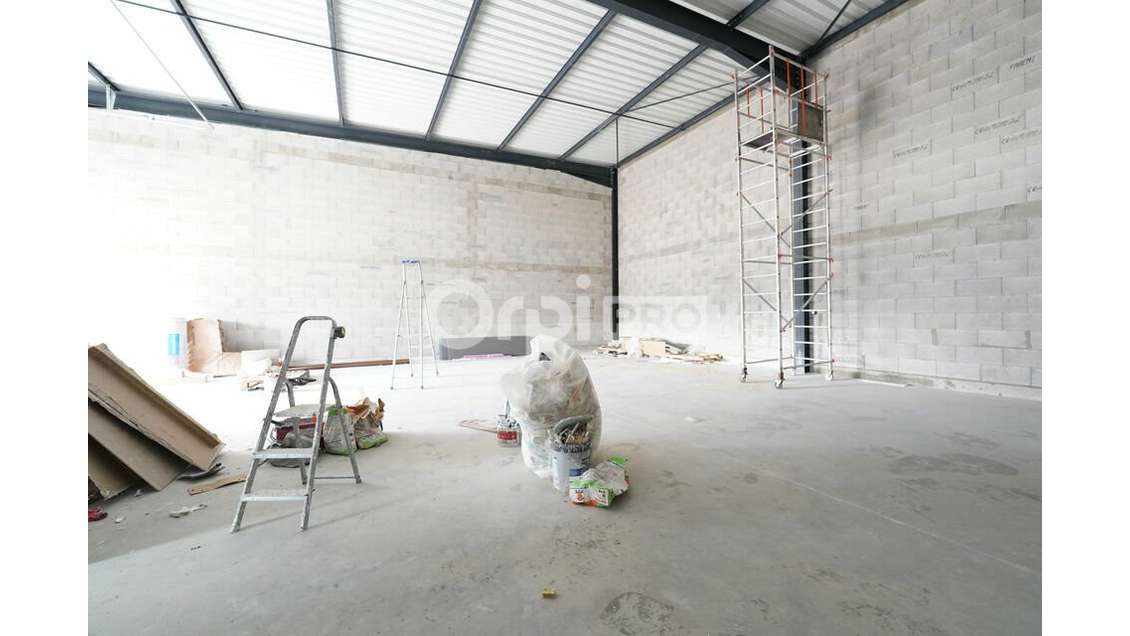 LOCAL D'ACTIVITE A LOUER - 260 m² - MORNANT