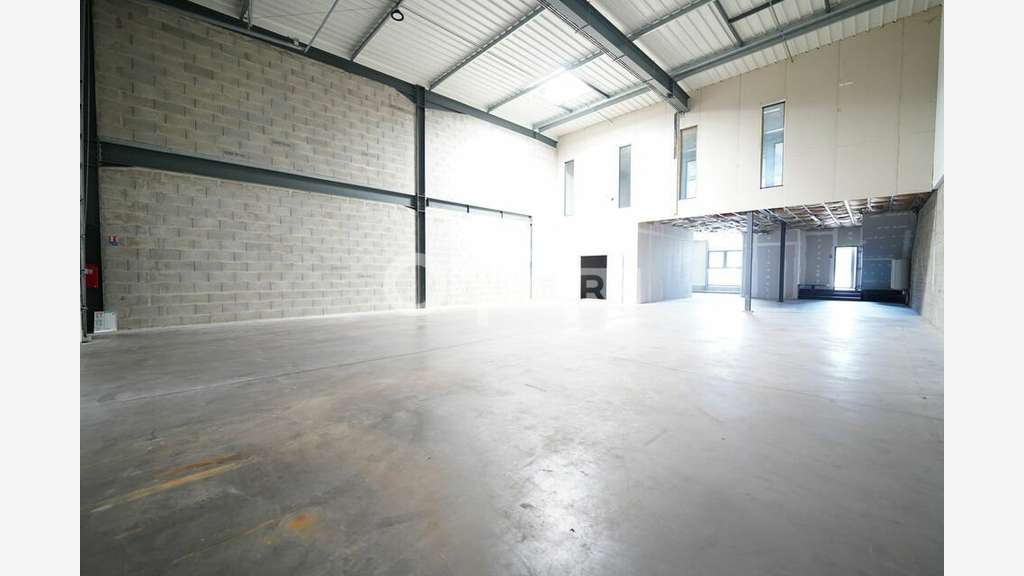 Local d'activité à louer de 470m² à Mornant
