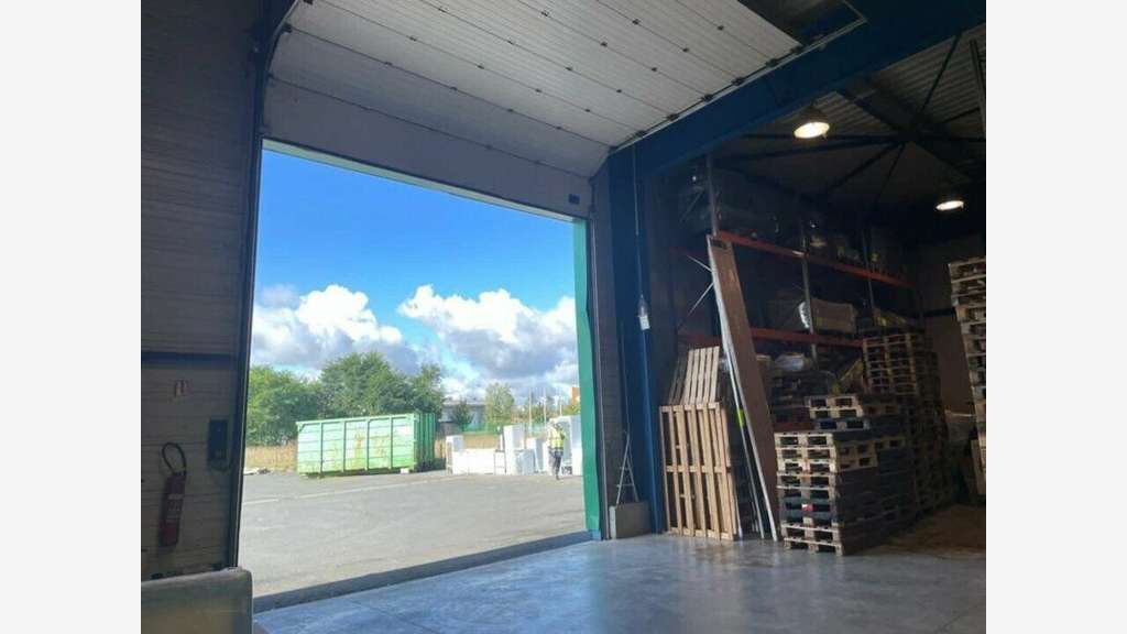 A louer local d'activité 2119m² à Morville-lès-Vic
