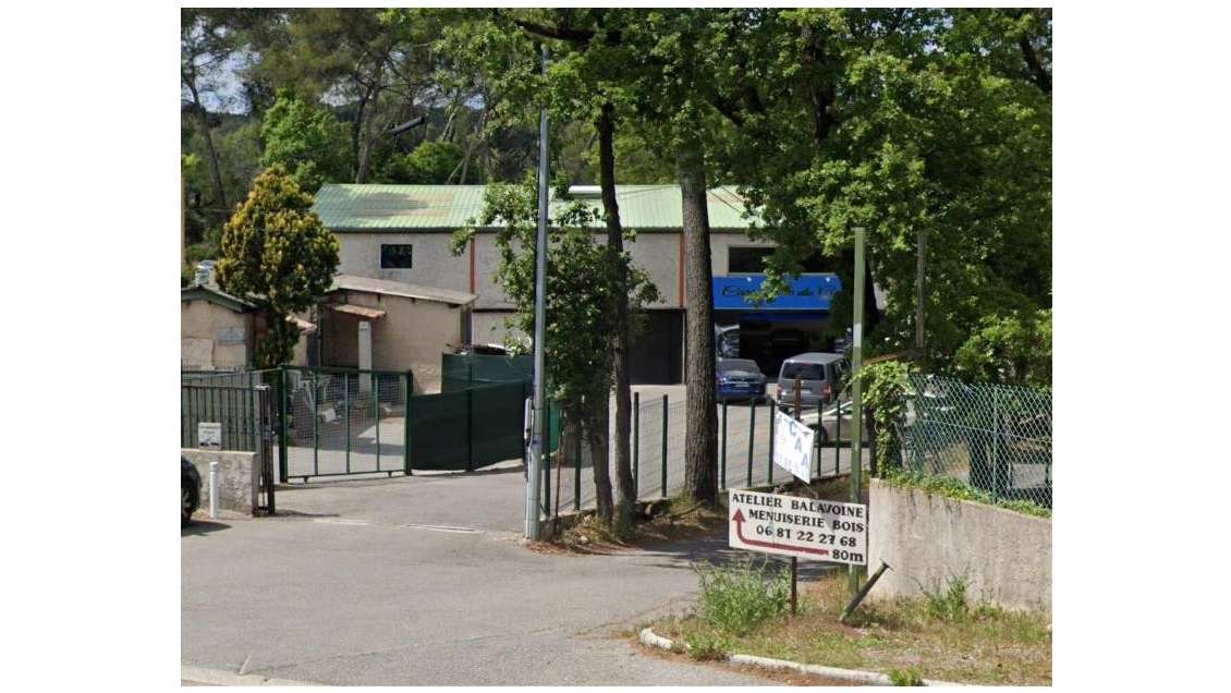 Loue local activités 90m² excellent état à Mougins