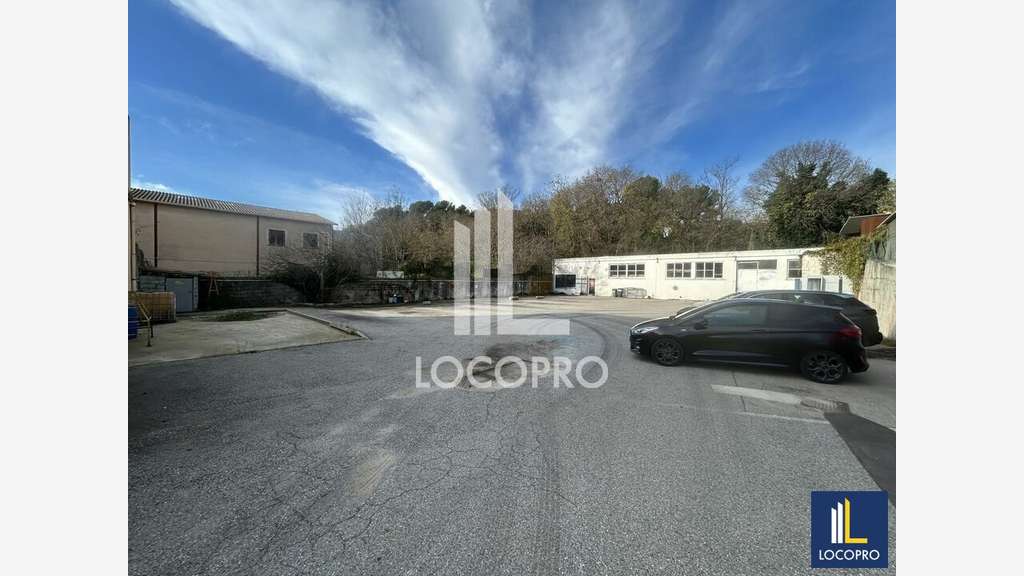 A louer local mixte 350m² avec accès PL à Mougins