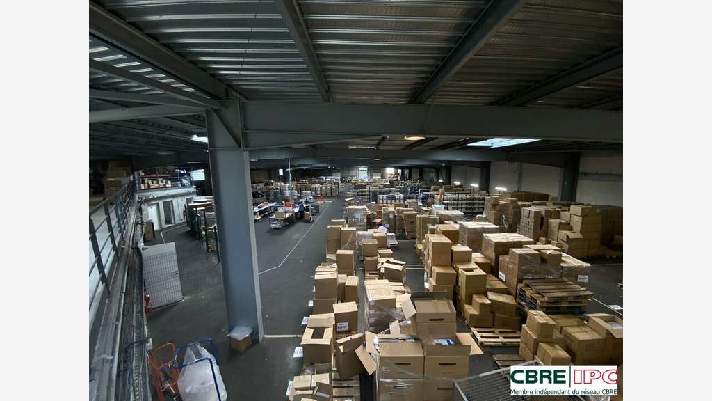 Location entrepôt 2994m² à Mouguerre
