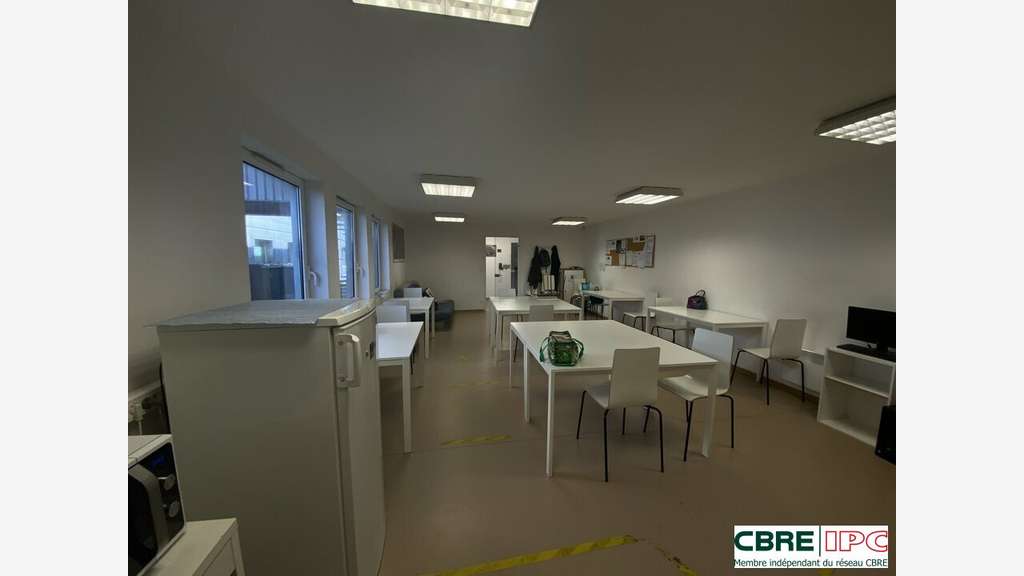 Location entrepôt 2994m² à Mouguerre