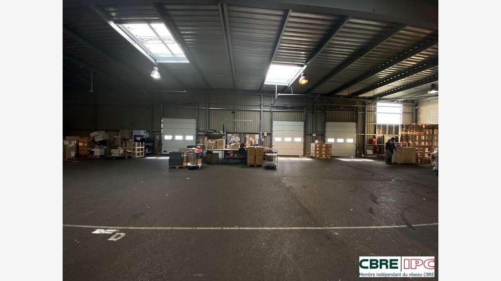 Location entrepôt 2994m² à Mouguerre