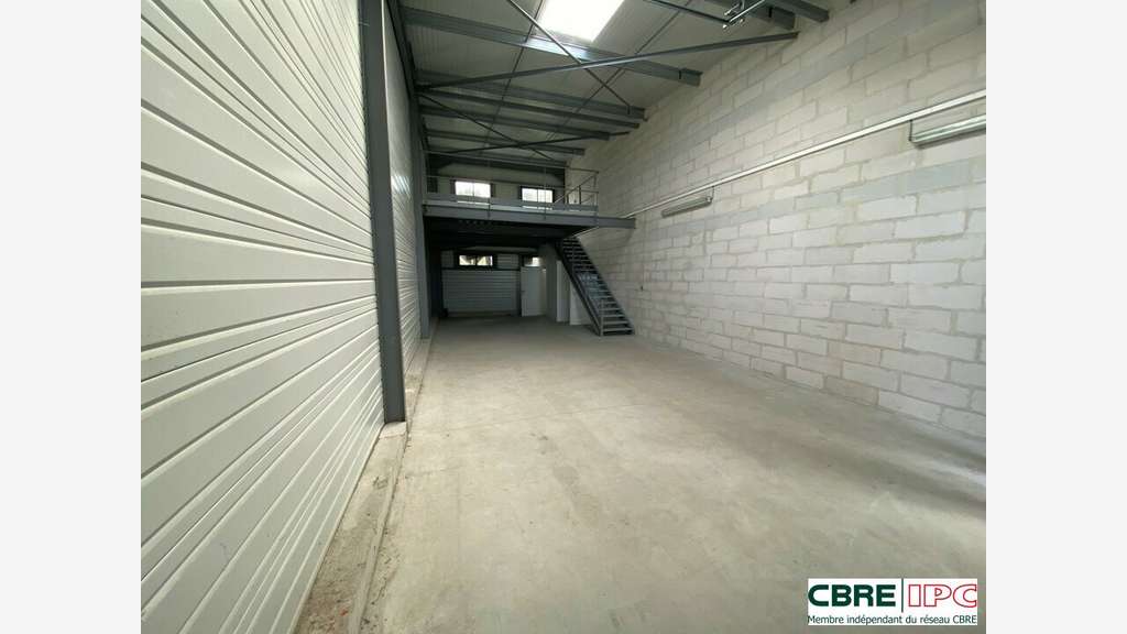 Location entrepôt 110m² récent à Mouguerre