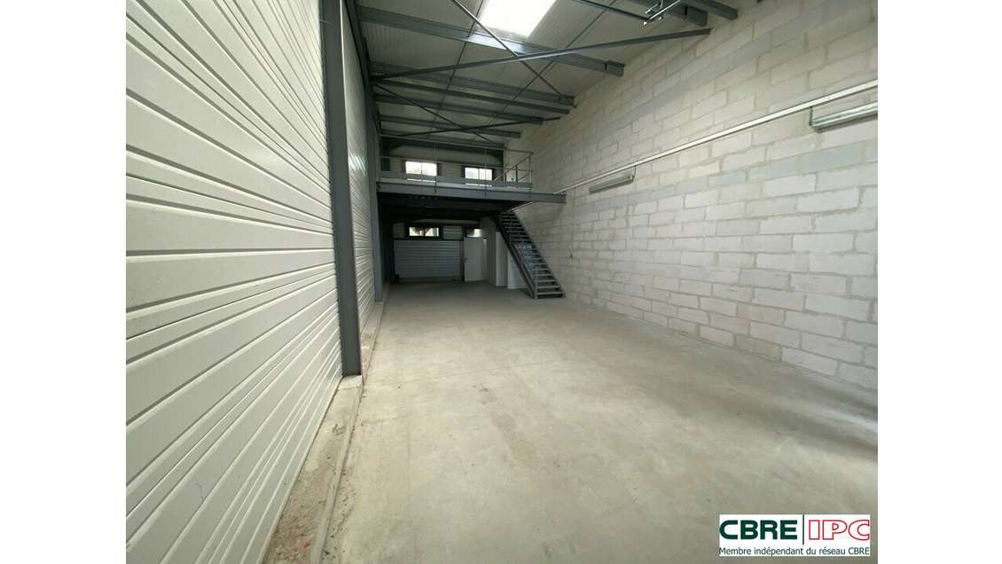 Location entrepôt 110m² récent à Mouguerre