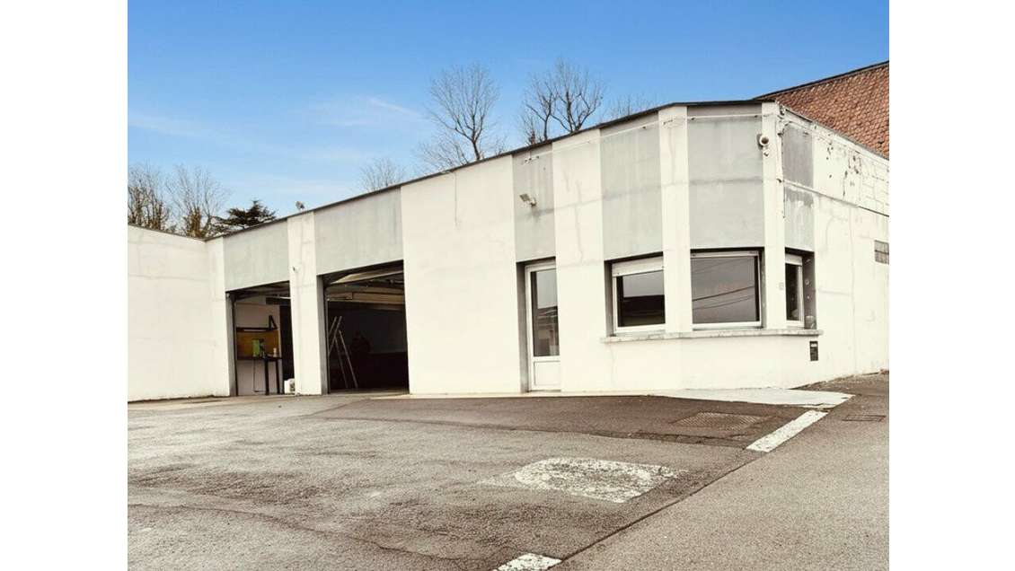 Local d'activité 155 m² à louer à Moulle (62)