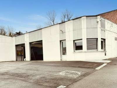 Local d'activité 155m² à louer à Moulle RN43