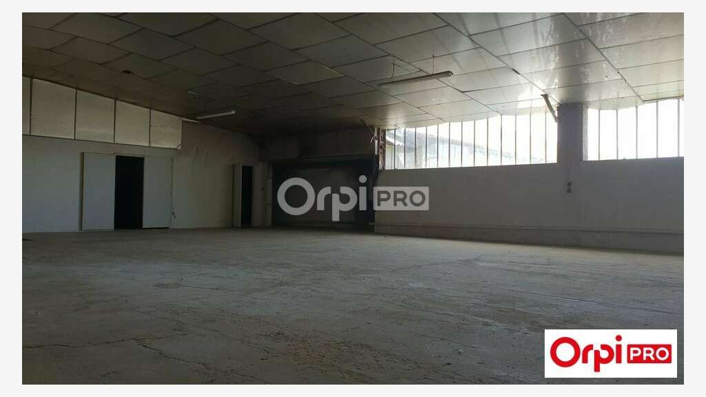 Loue local d'activité 380m² ZA de Mours St Eusèbe