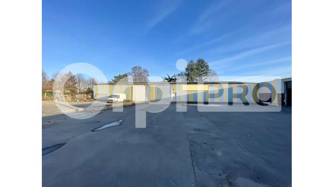 Entrepôt 850m² à louer à Muizon