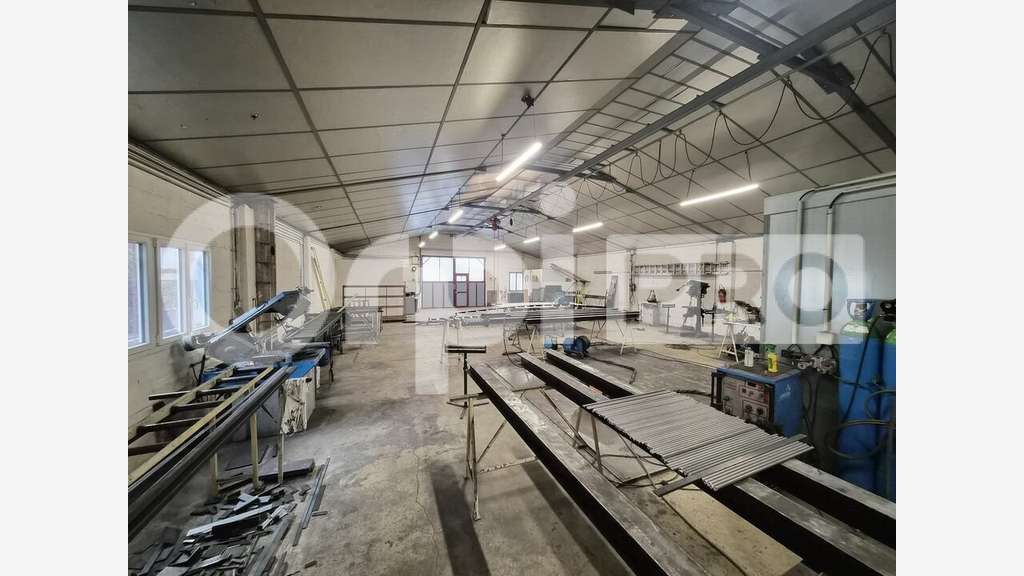 Local d'activité 246m² à louer à Muizon