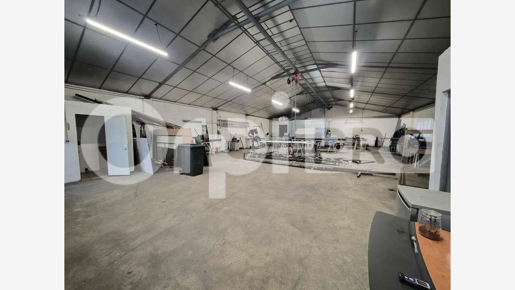 Local d'activité 246m² à louer à Muizon