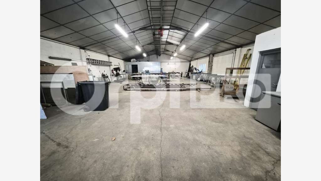 Local d'activité 246m² à louer à Muizon