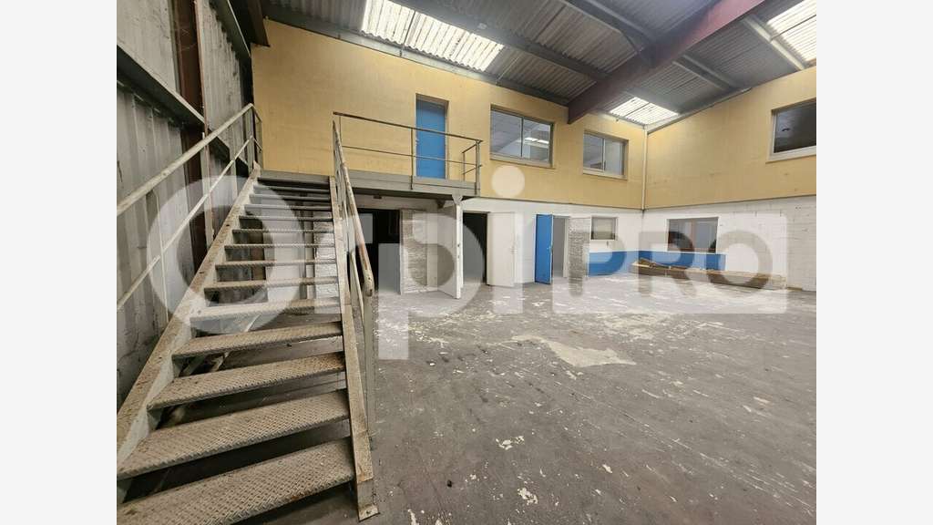 A louer local d'activité d'environ 758m² à Muizon