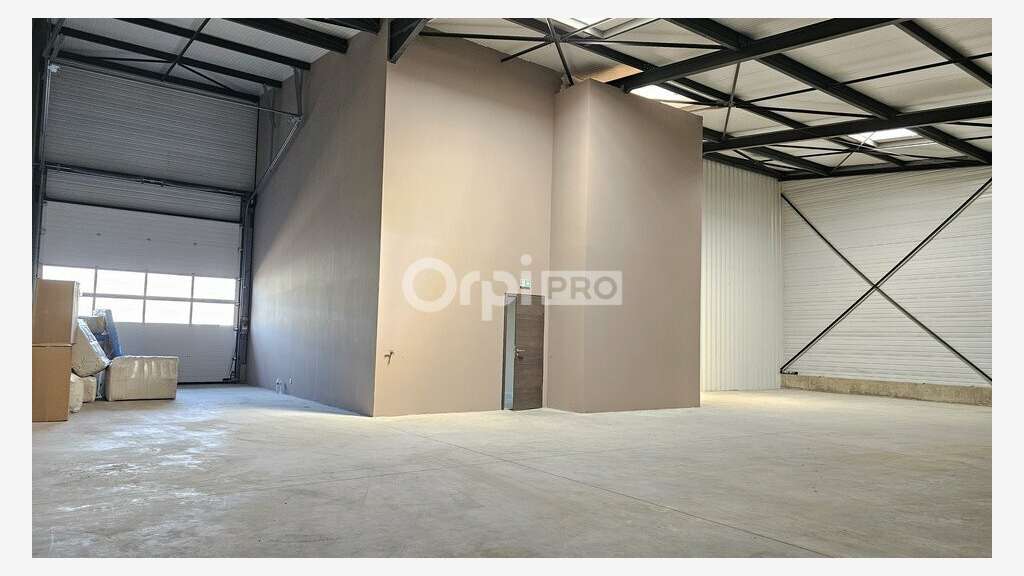 A louer entrepôt avec bureau de 280m² à Wittenheim
