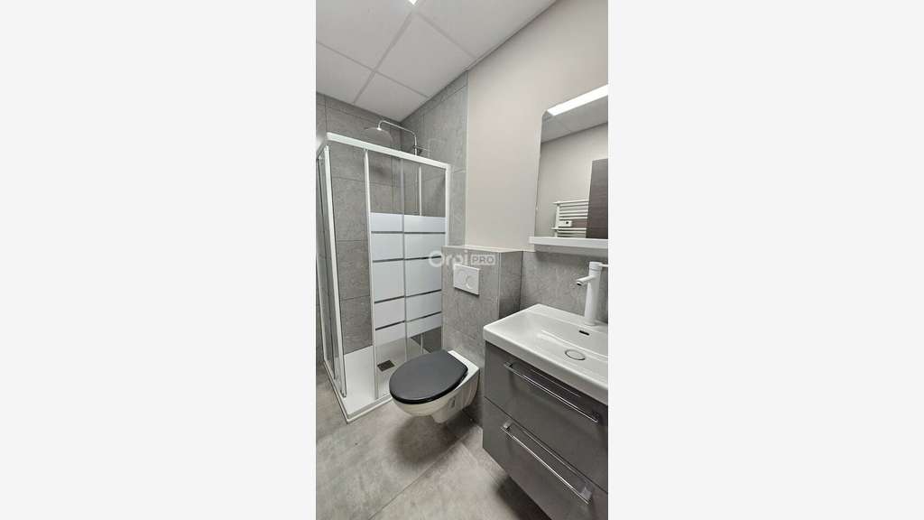 A louer entrepôt avec bureau de 280m² à Wittenheim
