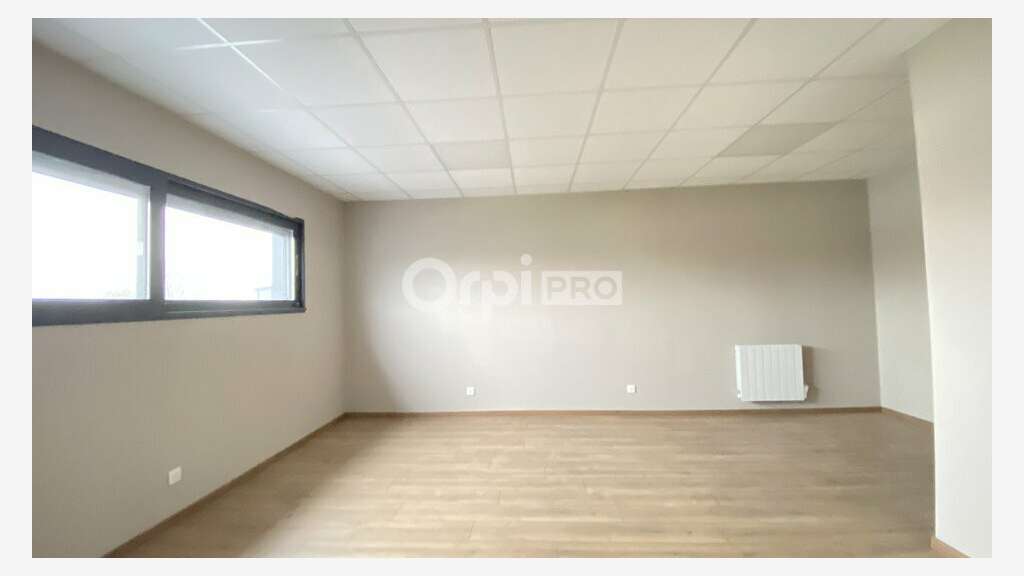 A louer entrepôt avec bureau à Wittenheim