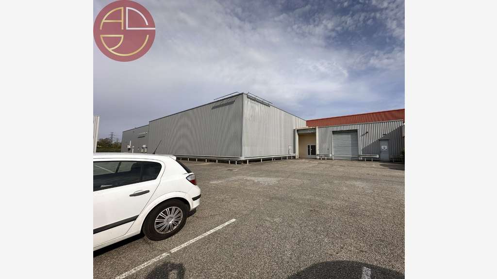 Location entrepôt 1 100m² au nord de Muret 