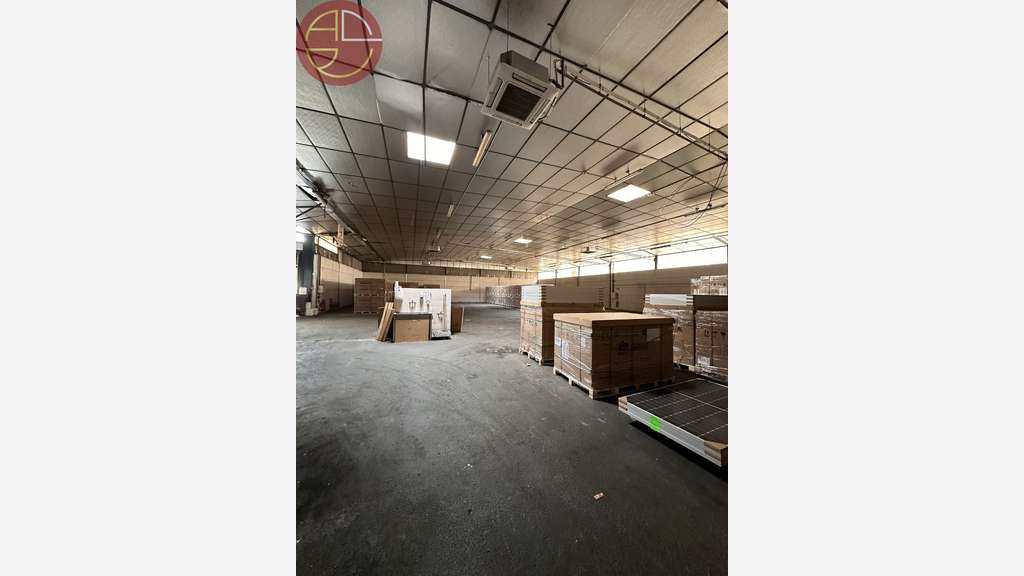 Location entrepôt 1 100m² au nord de Muret 